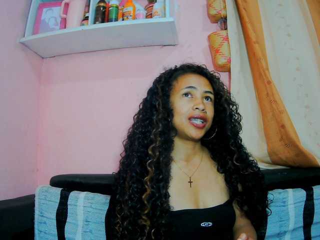 prettygirls11 webcam bongacams model stream image