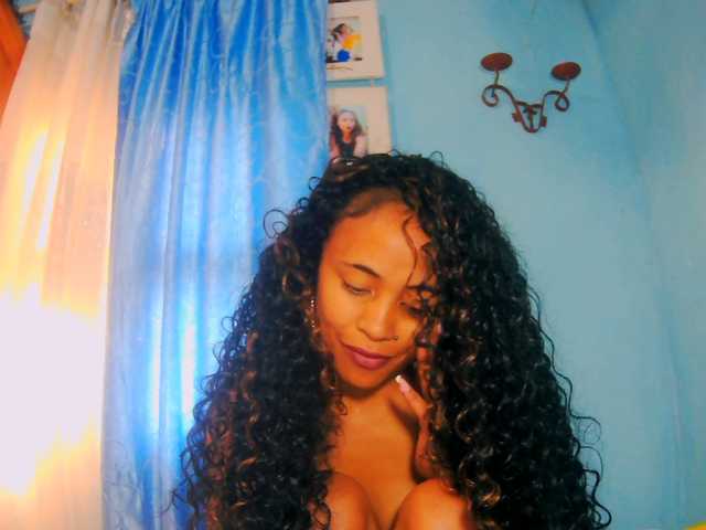 prettygirls11 live cam on BongaCams