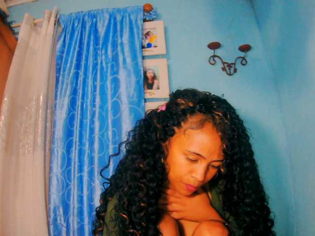 prettygirls11 live cam on BongaCams