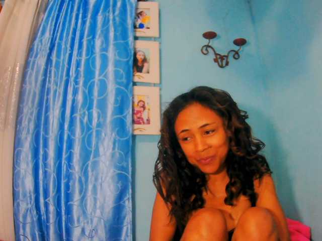 prettygirls11 live cam on BongaCams