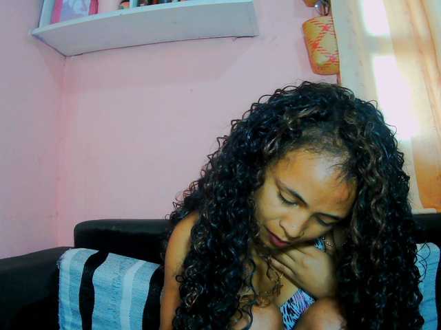 prettygirls11 live cam on BongaCams