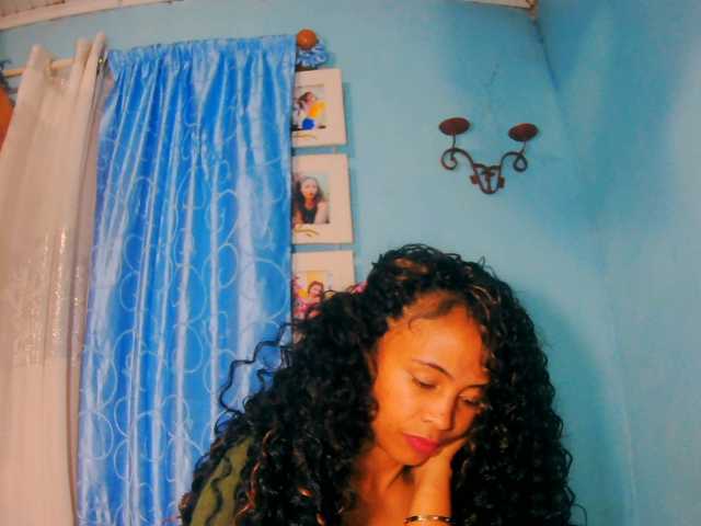 prettygirls11 live cam on BongaCams