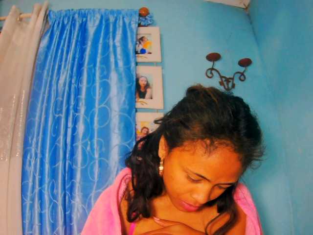 prettygirls11 live cam on BongaCams