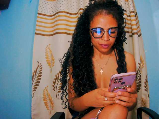 prettygirls11 live cam on BongaCams