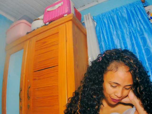 prettygirls11 live cam on BongaCams