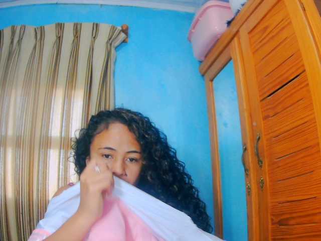 prettygirls11 live cam on BongaCams