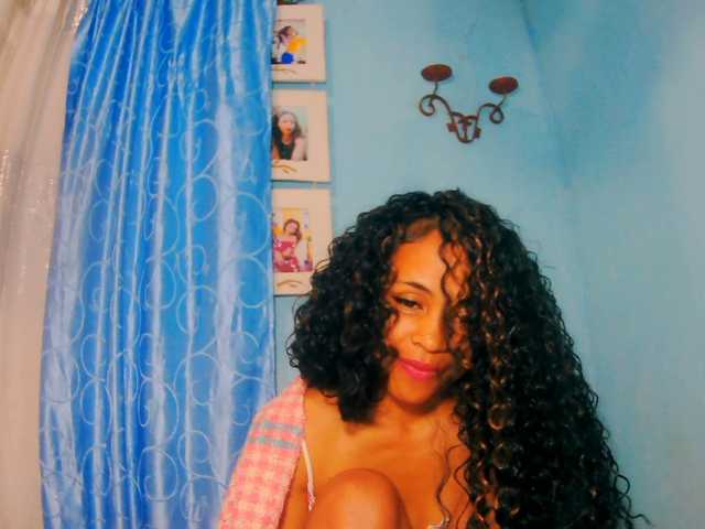 prettygirls11 live cam on BongaCams