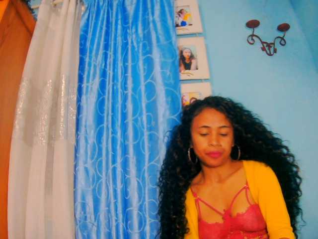prettygirls11 live cam on BongaCams