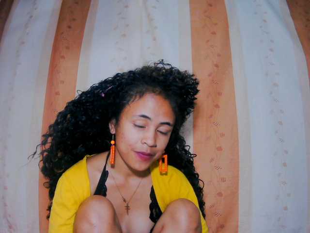 prettygirls11 live cam on BongaCams