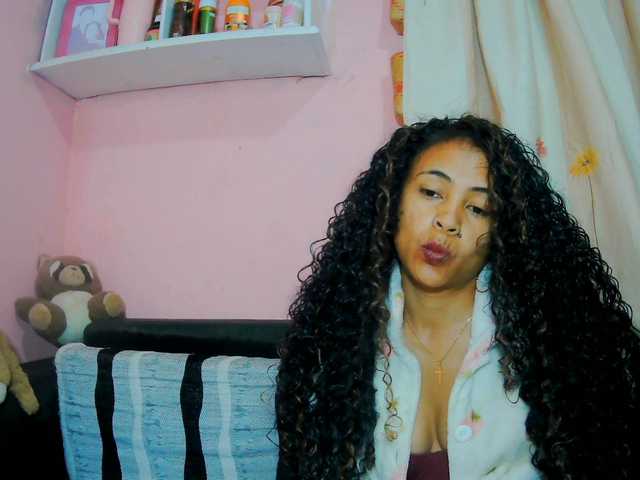 prettygirls11 live cam on BongaCams