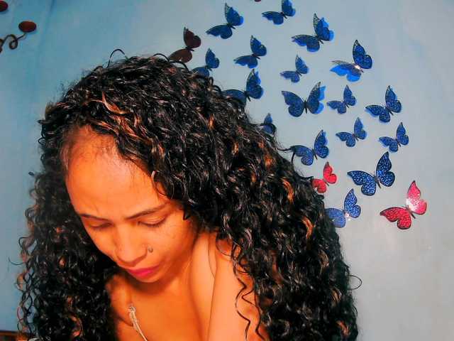 prettygirls11 live cam on BongaCams