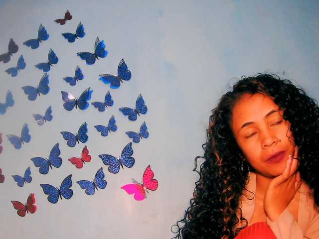 prettygirls11 live cam on BongaCams