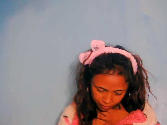 prettygirls11 live cam on BongaCams