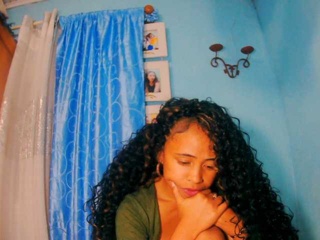 prettygirls11 live cam on BongaCams