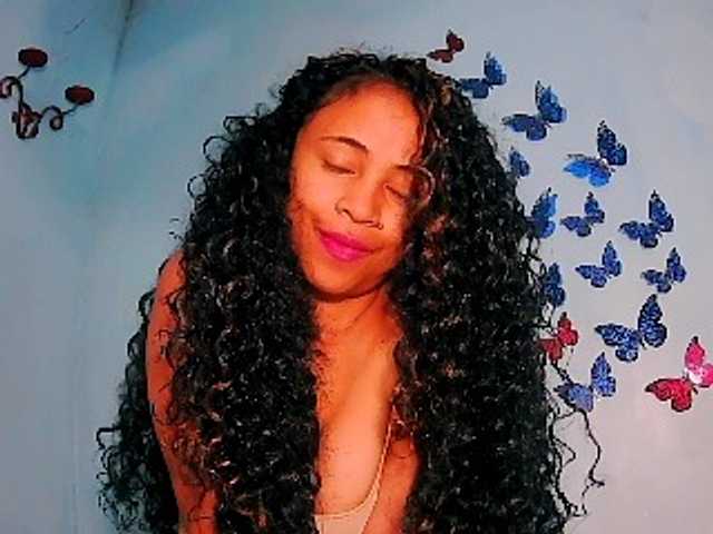prettygirls11 live cam on BongaCams