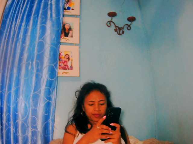 prettygirls11 live cam on BongaCams