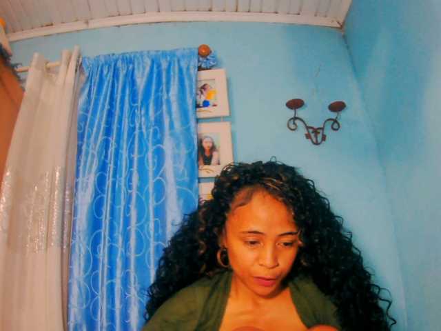 prettygirls11 live cam on BongaCams