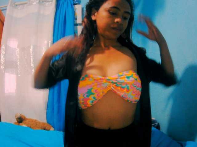prettygirls11 live cam on BongaCams