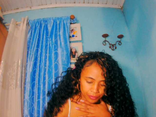 prettygirls11 live cam on BongaCams