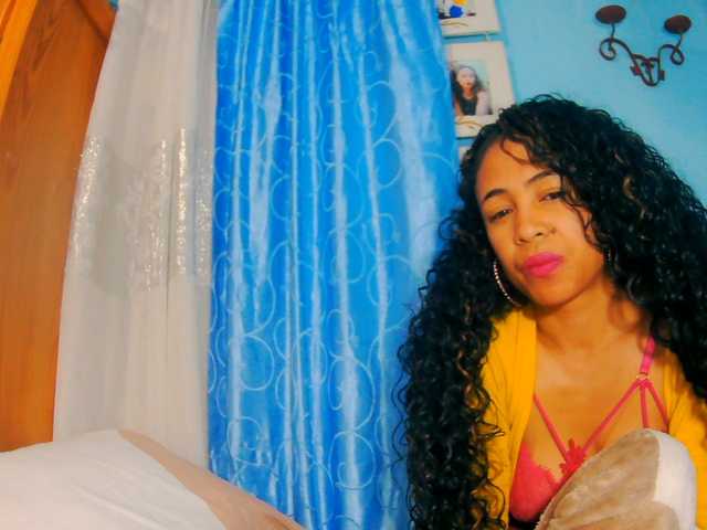 prettygirls11 live cam on BongaCams