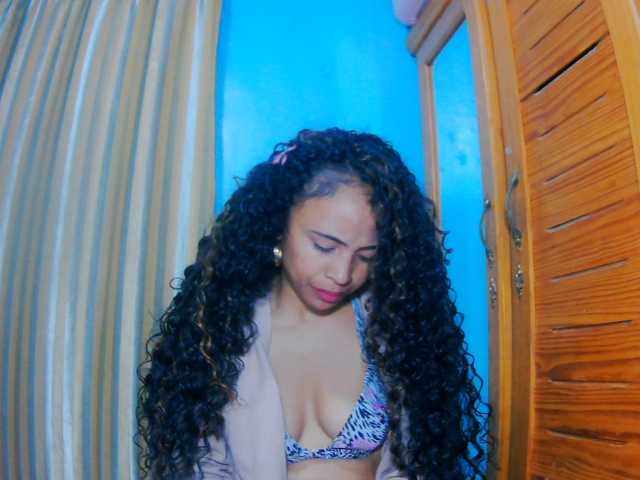 prettygirls11 live cam on BongaCams