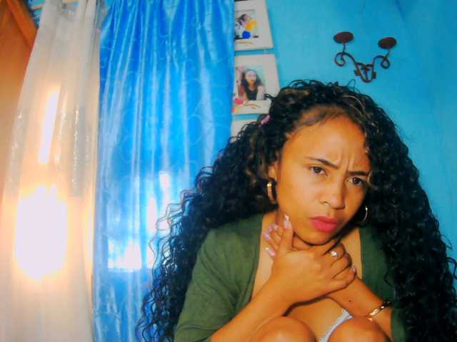 prettygirls11 live cam on BongaCams
