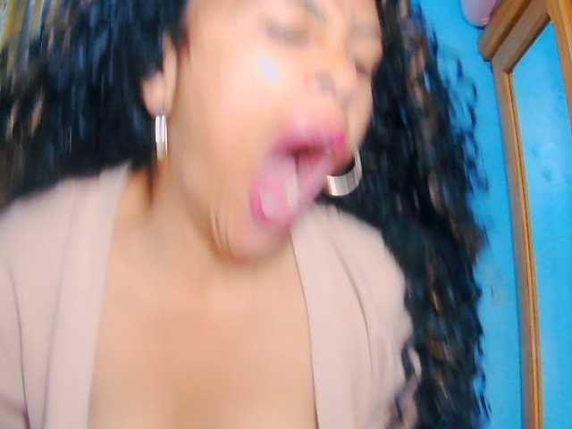 prettygirls11 live cam on BongaCams