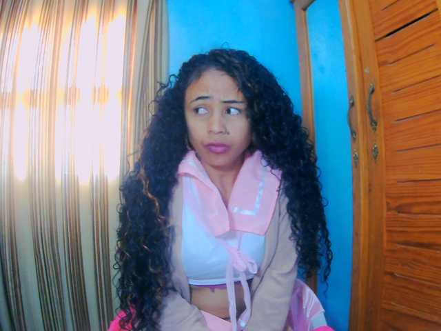 prettygirls11 live cam on BongaCams
