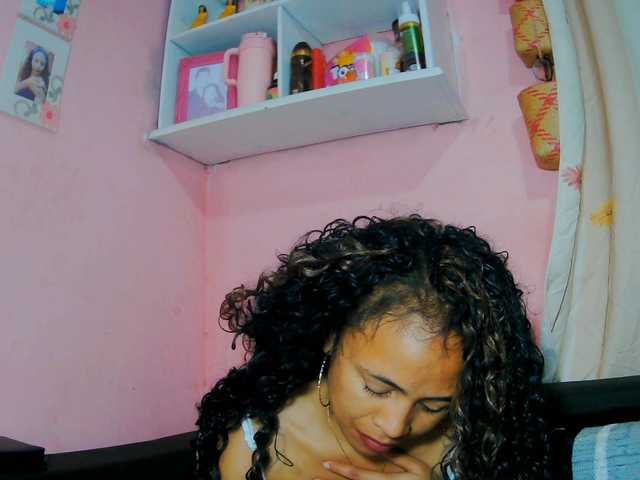 prettygirls11 live cam on BongaCams