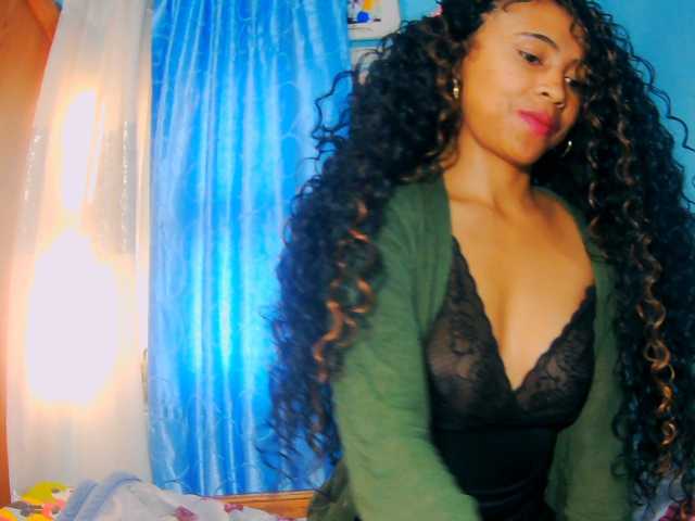 prettygirls11 live cam on BongaCams