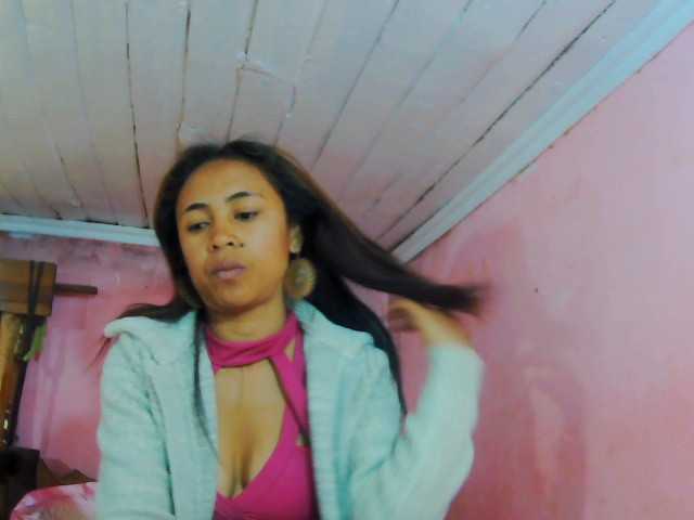 prettygirls11 live cam on BongaCams