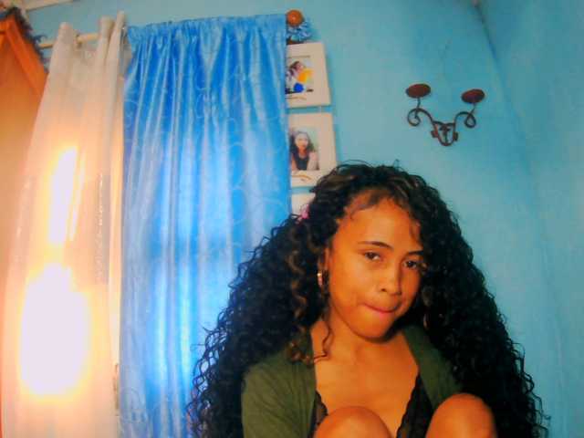 prettygirls11 live cam on BongaCams