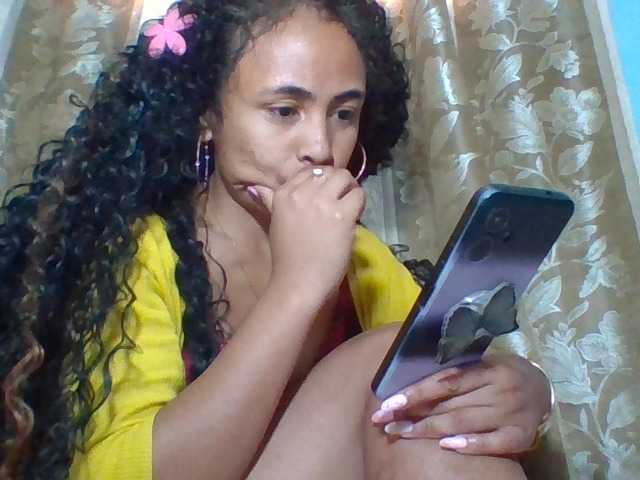 prettygirls11 live cam on BongaCams
