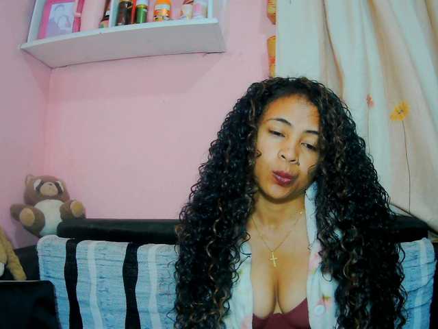 prettygirls11 live cam on BongaCams