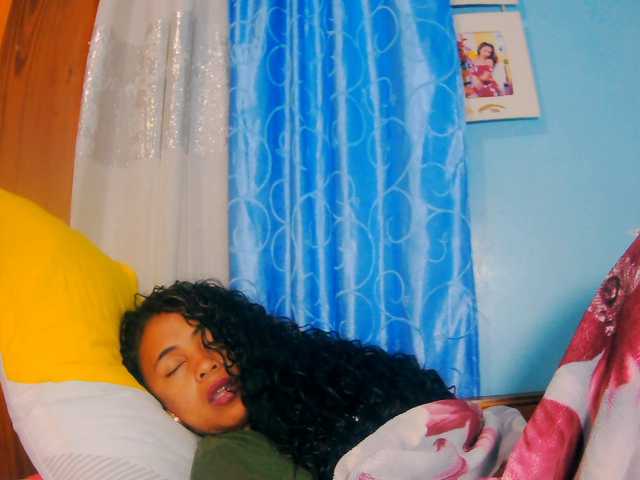 prettygirls11 live cam on BongaCams