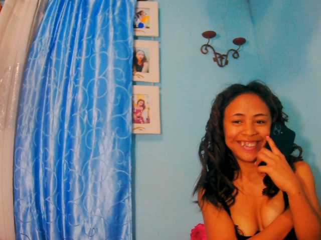 prettygirls11 live cam on BongaCams