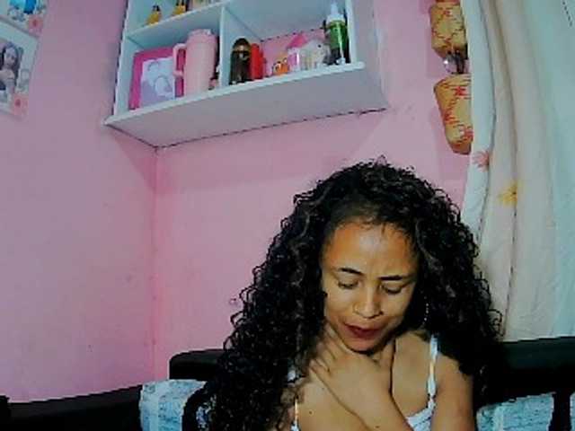 prettygirls11 live cam on BongaCams