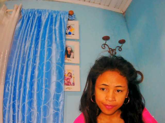 prettygirls11 live cam on BongaCams