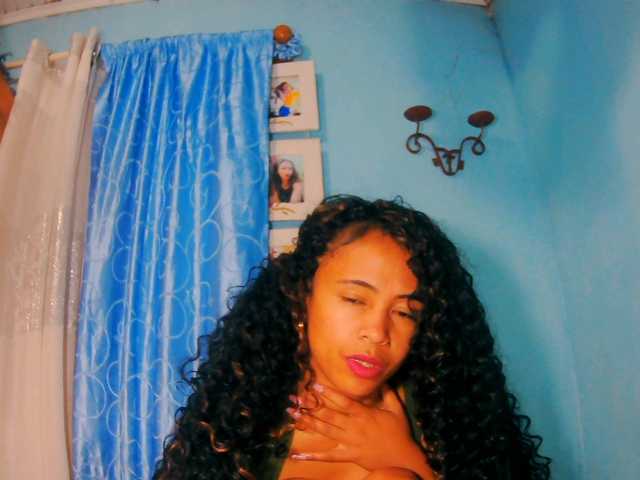 prettygirls11 live cam on BongaCams