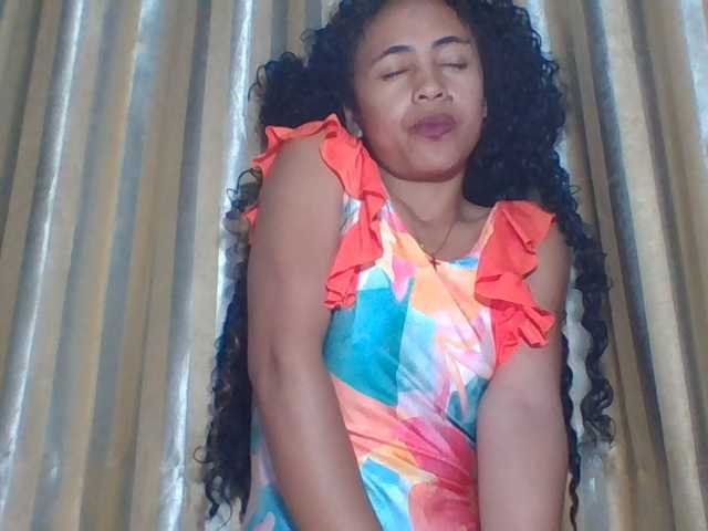 prettygirls11 live cam on BongaCams