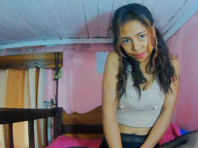 prettygirls11 live cam on BongaCams