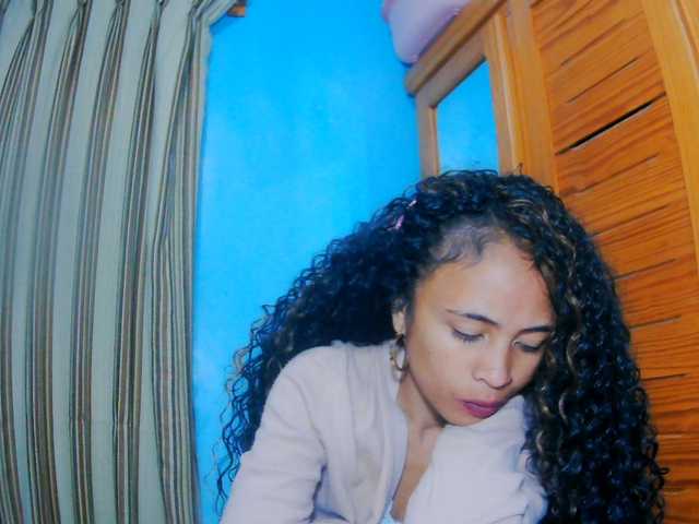 prettygirls11 live cam on BongaCams
