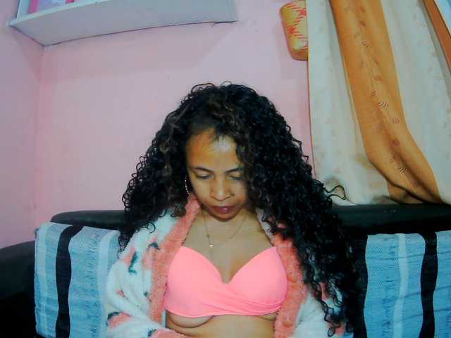 prettygirls11 live cam on BongaCams