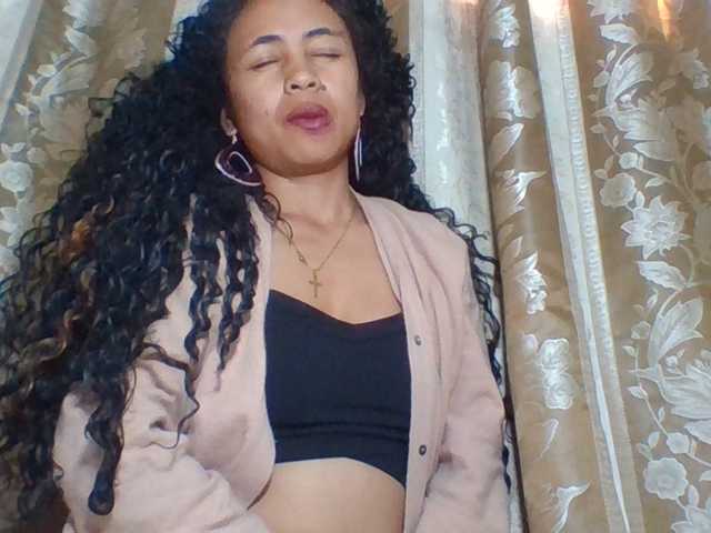 prettygirls11 live cam on BongaCams