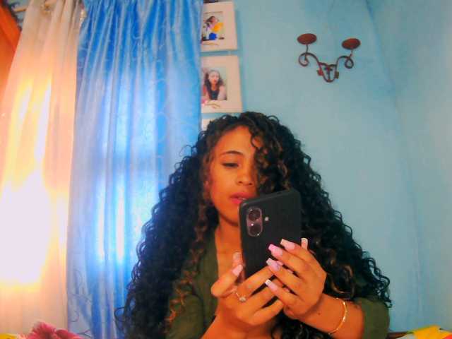 prettygirls11 live cam on BongaCams