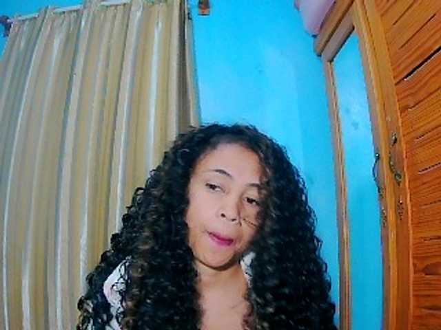 prettygirls11 live cam on BongaCams