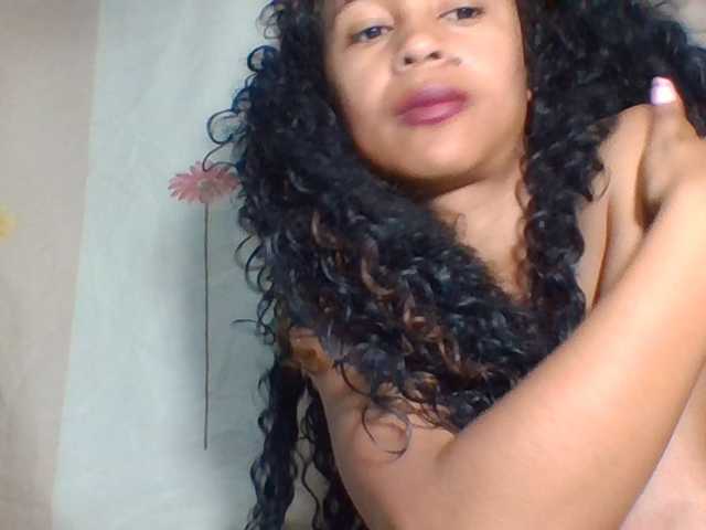 prettygirls11 live cam on BongaCams
