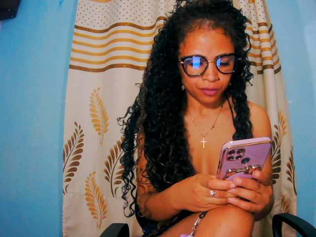 prettygirls11 live cam on BongaCams