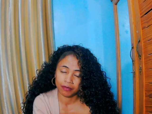 prettygirls11 live cam on BongaCams