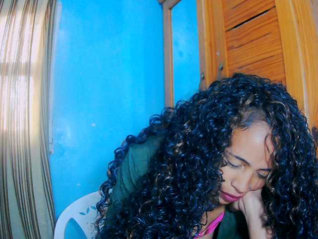 prettygirls11 live cam on BongaCams